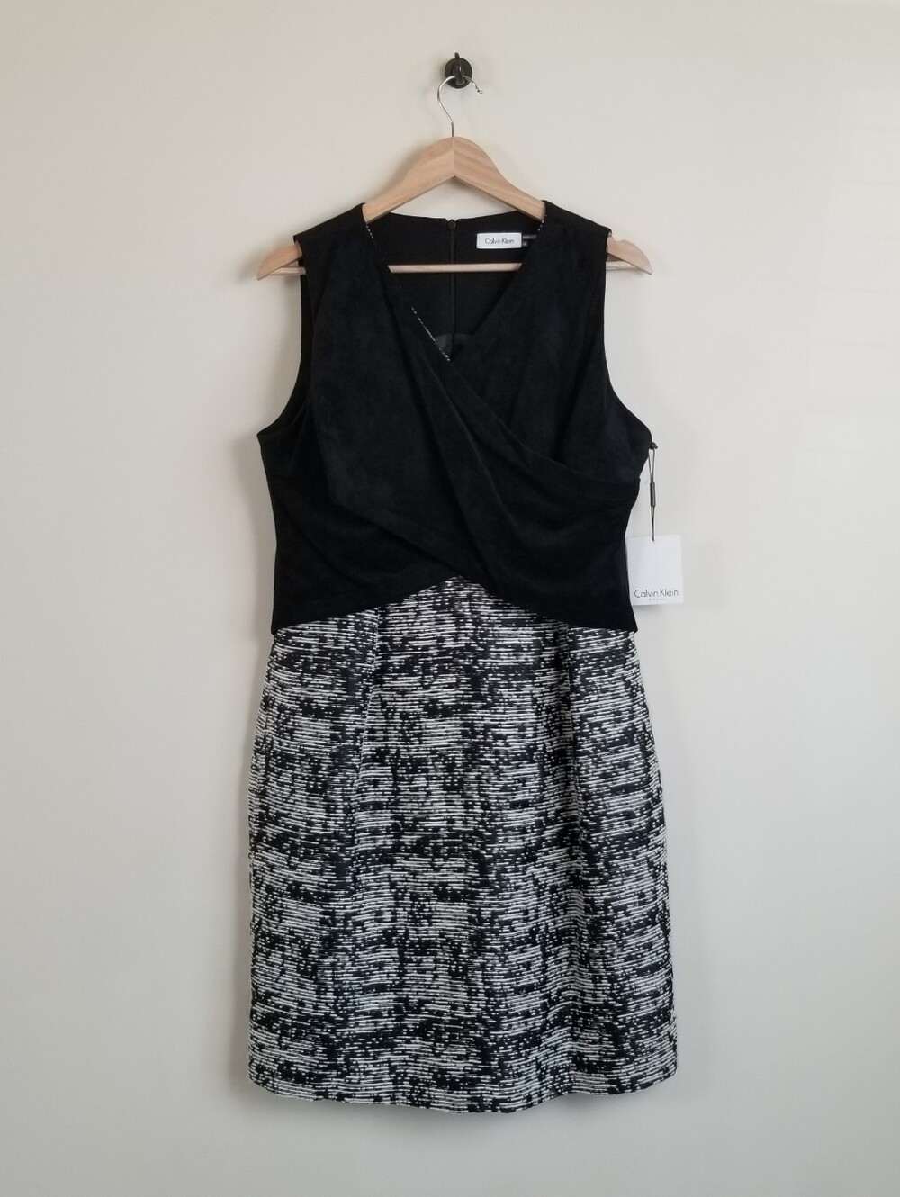 Calvin Klein Sleeveless V-Neck Dress Size  14 NWT